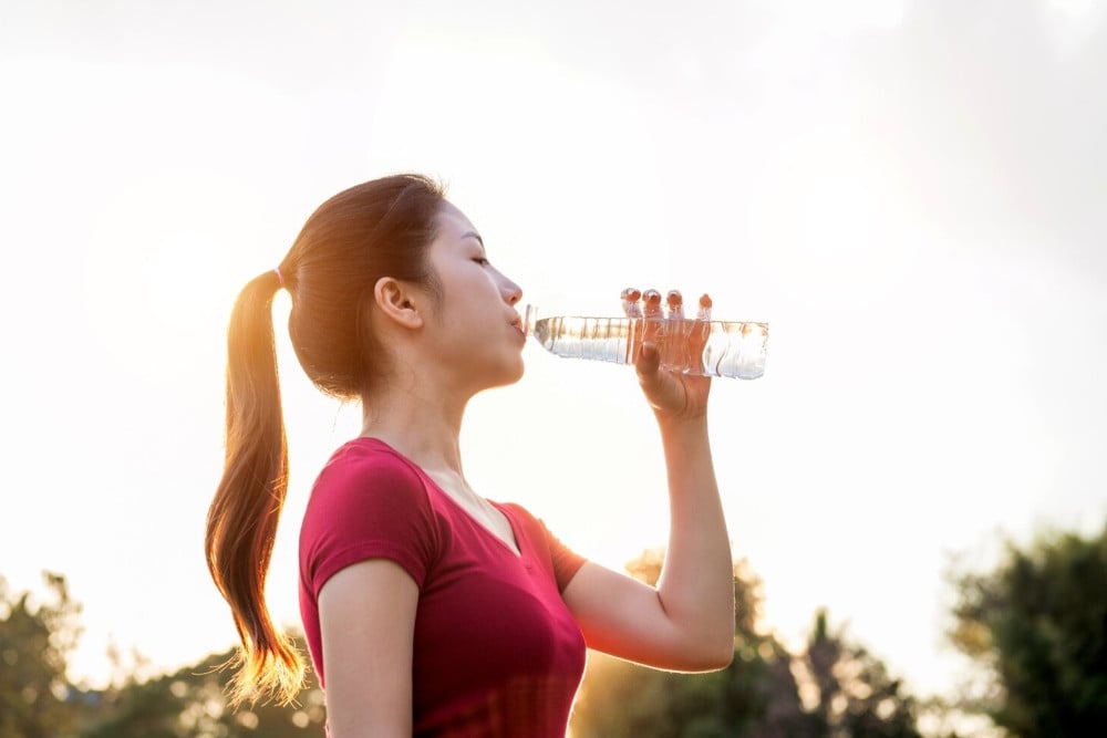 Perbedaan Air Mineral, Air Gunung, dan Air Tanah: Mana yang Aman untuk Diminum?