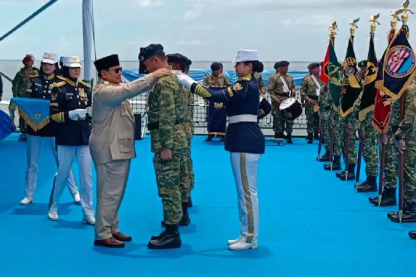 Prabowo Sematkan Tanda Kehormatan untuk 18 Prajurit TNI, Simak Daftarnya!