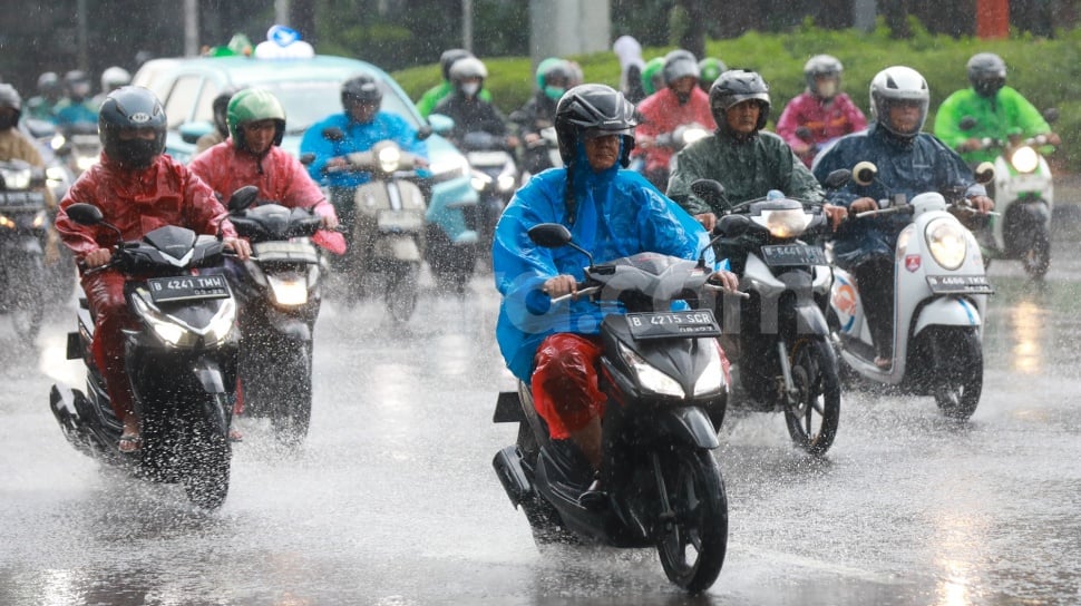 Prediksi Cuaca Hari Ini: Hujan Lebat dan Petir Ancam Sejumlah Wilayah