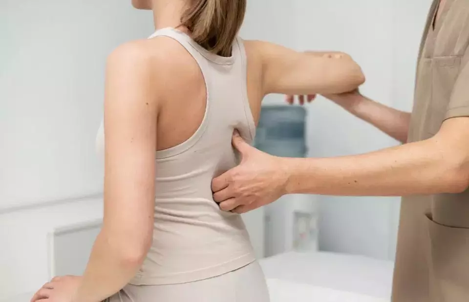 Skoliosis Mengintai Gen Z: Waspadai Kebiasaan Buruk Penyebabnya!