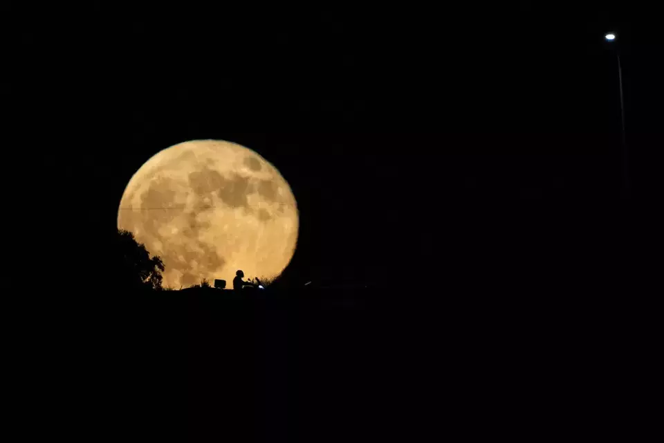 Supermoon Terbesar Hiasi Langit Indonesia pada Selasa, 7 Oktober 2025
