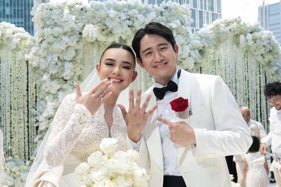 Suvenir Mewah Pernikahan Amanda Manopo: Kosmetik, Android TV, dan Emas