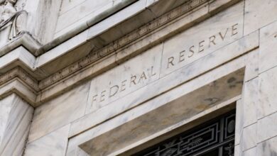 The Fed Diprediksi Tahan Suku Bunga: Ini Alasannya dan Dampaknya