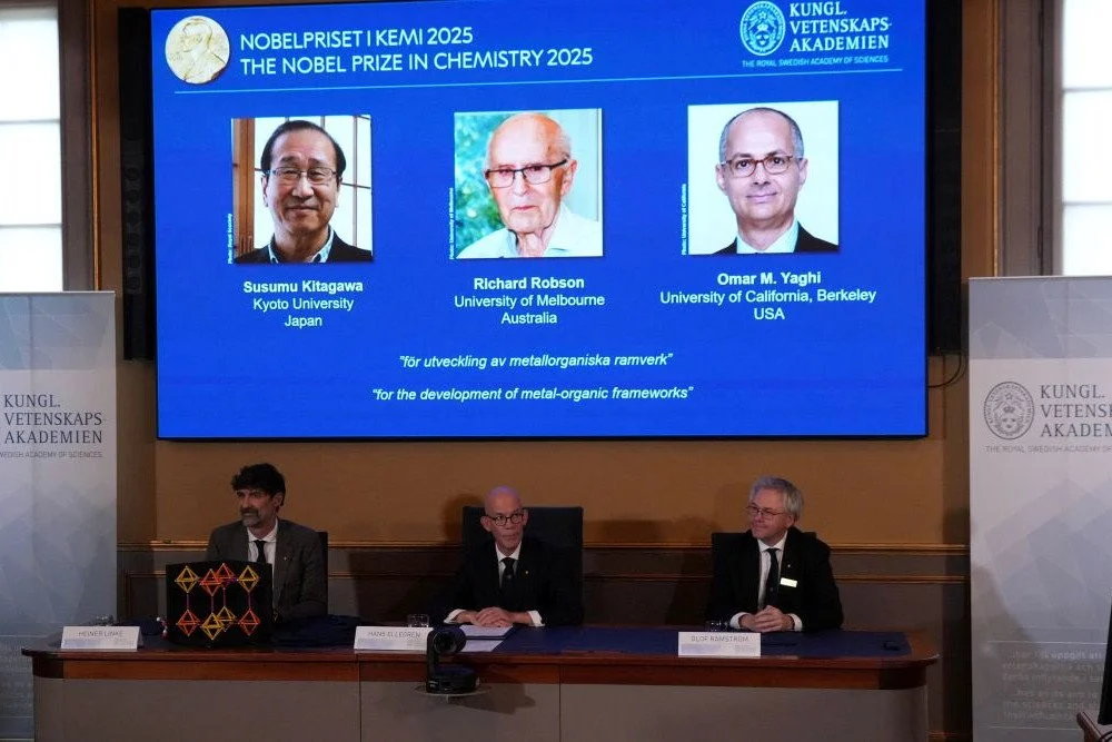 Tiga Ilmuwan Raih Nobel Kimia 2025 Usai Ciptakan Material Penangkap Karbon