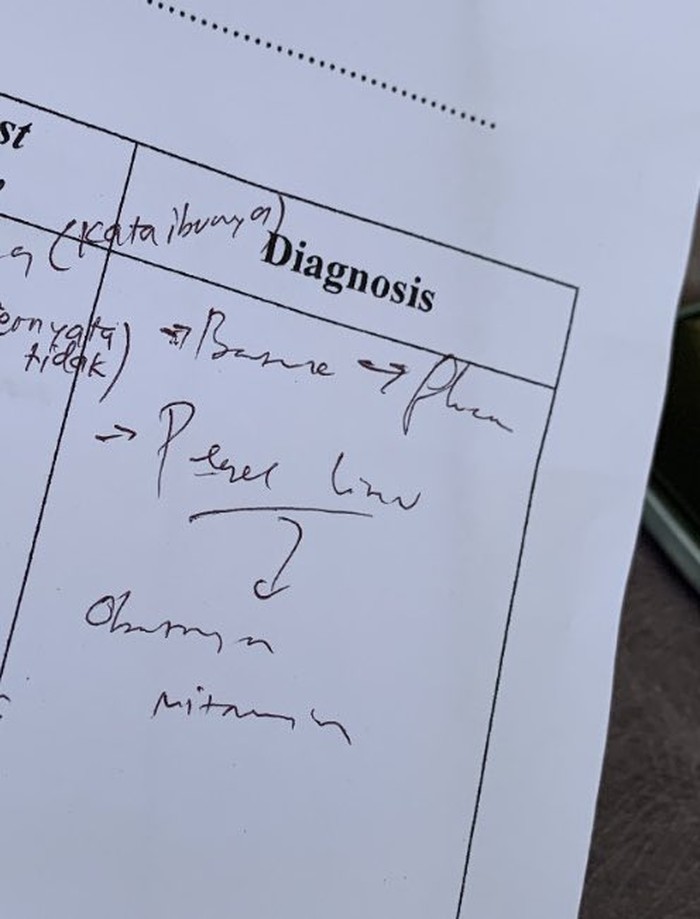 Viral Lagi! Foto Tulisan 'Cakar Ayam' Dokter, Siapa Bisa Baca Resep Ini?