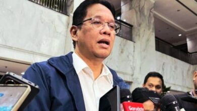 Viral! Purbaya Salfok Bandingkan Ponsel, Layarnya Gede Nih Anak Buah