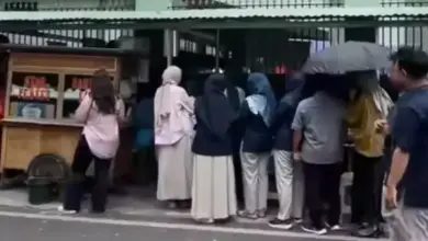 Warung Ayam Penyet Cabe Ijo Jadi Pilihan Menkeu Purbaya, Semakin Laris!