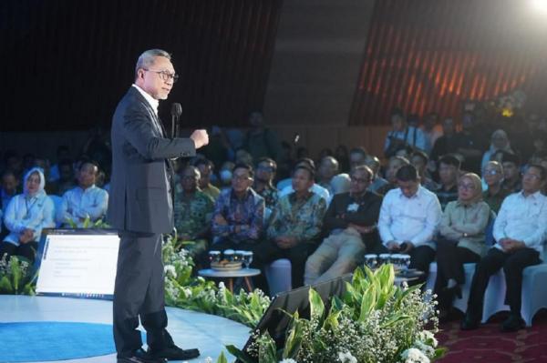 Zulhas Dilantik Jadi Ketua Tim Koordinasi Program MBG, Simak Tugasnya!