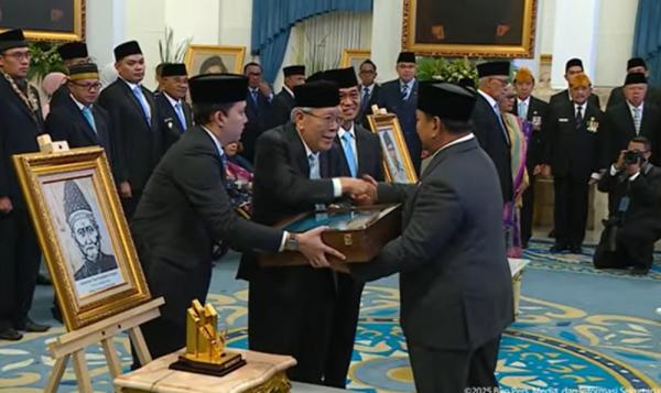 10 Pahlawan Nasional Baru: Dari Soeharto Hingga Marsinah, Siapa Saja Mereka?