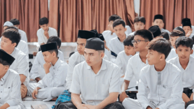 30 Mukadimah Lucu Ala Santri: Pembukaan Pidato Kocak yang Bikin Jamaah Ngakak!