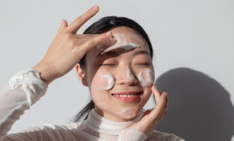 4 Rekomendasi Face Wash Non SLS Aman untuk Kulit Sensitif, Temukan Pilihan Terbaikmu!