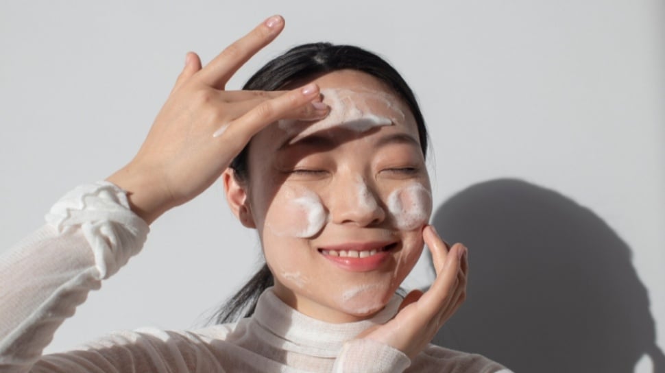 4 Rekomendasi Face Wash Non SLS Aman untuk Kulit Sensitif, Temukan Pilihan Terbaikmu!