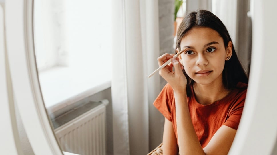 5 Pensil Alis Anti Luntur & Wudhu Friendly: Solusi Ideal untuk Muslimah Aktif