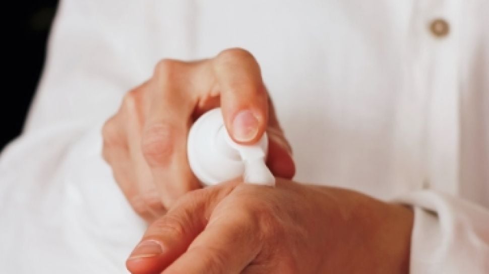 5 Sunscreen Terbaik untuk Tangan: Atasi Kulit Kering dan Keriput Secara Efektif!