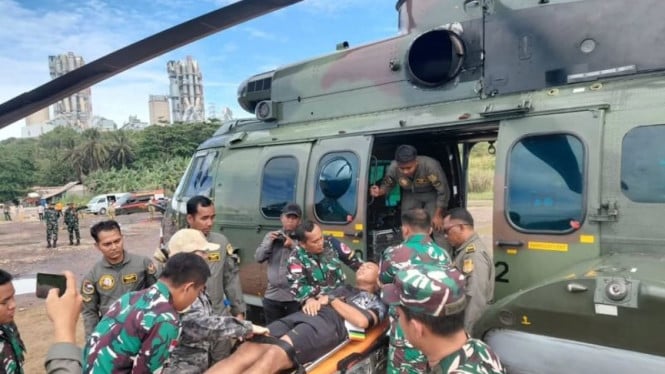 7 Helikopter TNI Terbangkan Bantuan Logistik untuk Korban Bencana di Aceh dan Sumbar