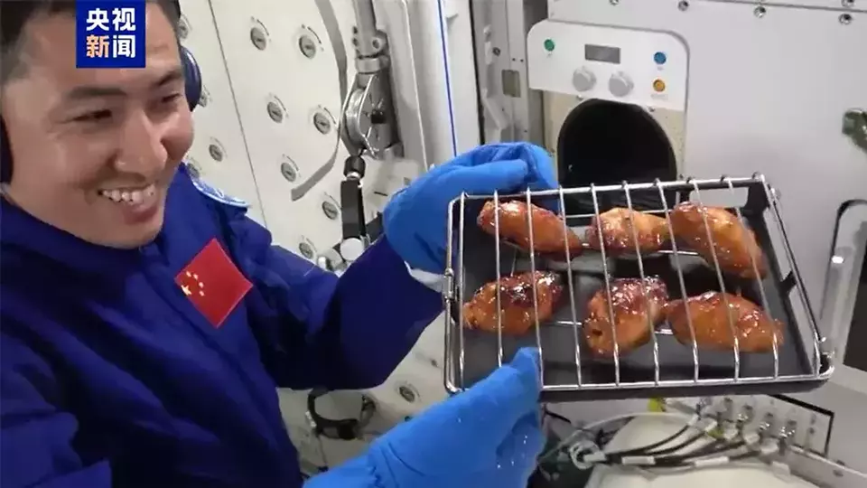 Astronaut China Catat Sejarah: Barbeku Pertama di Luar Angkasa, Apa yang Terjadi?