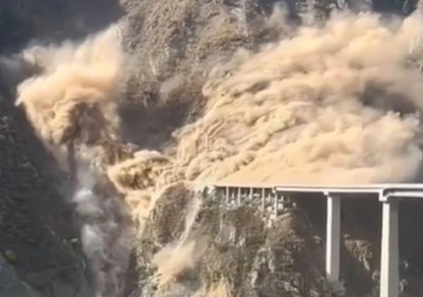 Jembatan Viral di Pegunungan China Ambruk Sehari After Dibuka: Apa yang Terjadi?