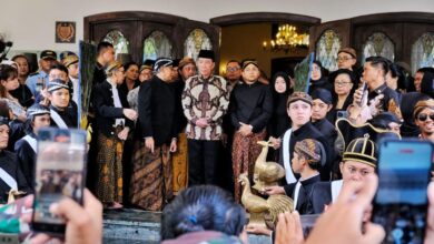 Jokowi Hadiri Pelepasan Jenazah Raja Keraton Solo PB XIII: Makna dan Momen Bersejarah di Loji Gandrung