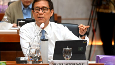 Menkes Budi Imbau Pakai Masker: Cegah Hujan Mikroplastik dari Hulunya