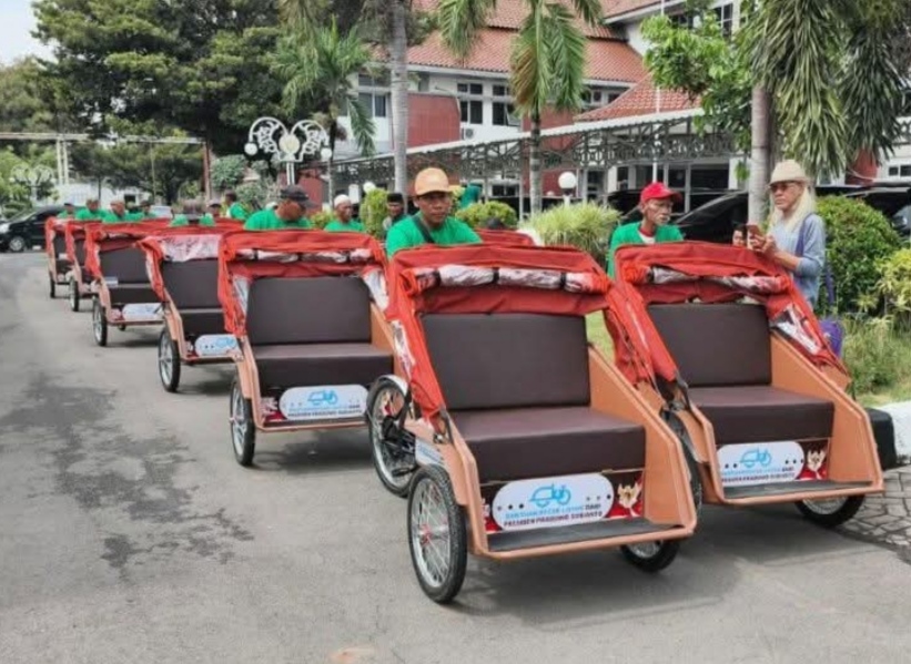 Merayakan Hari Ayah Nasional 2025: Ratusan Pengayuh Becak Terima Bantuan Becak Listrik dari Presiden