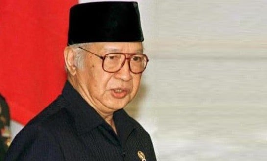 Pemberian Gelar Pahlawan Nasional Soeharto: Kontroversi dan Reaksi Trending di Media Sosial