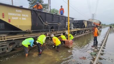 Perbaikan Rel Kebanjiran Semarang Selesai, Kereta Diharapkan Melaju 60 Km/Jam