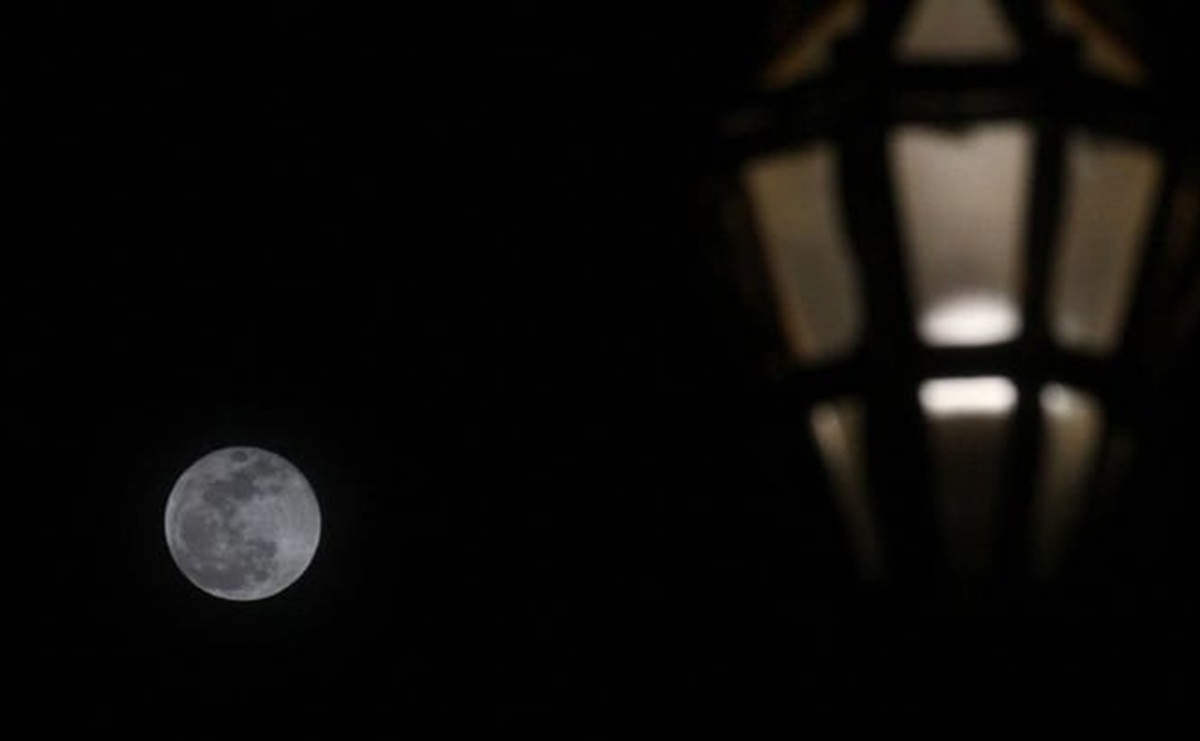 Segera Hadir: Supermoon Terbesar 2025 Siap Warnai Langit Indonesia Malam Ini!