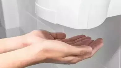 Studi Terbaru: Pengering Tangan di Toilet Dapat Sebarkan Bakteri Berbahaya!