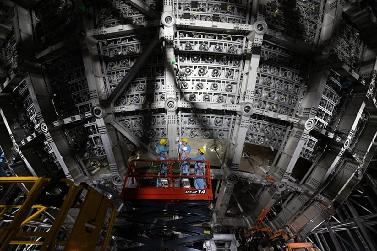 Tiongkok Ciptakan Bola Bawah Tanah untuk Tangkap Partikel Hantu yang Terus Menghantui Bumi