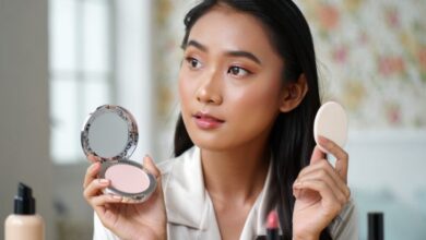 10 Rekomendasi Bedak Two Way Cake Terbaik untuk Kulit Mulus Tanpa Crack Seharian