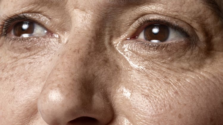 10 Rekomendasi Makeup Base Terbaik untuk Usia 40 Tahun, Efektif Samarkan Kerutan dan Bikin Awet Muda