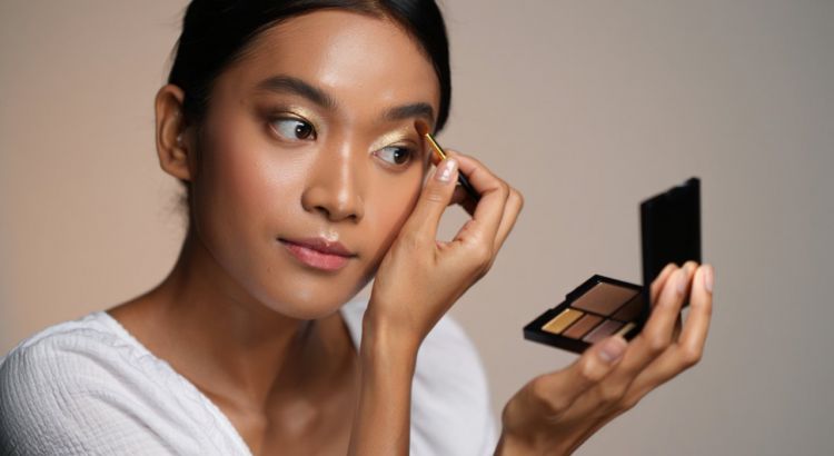 10 Rekomendasi Palette Eyeshadow Multifungsi untuk Mata, Blush, dan Highlighter Sekali Usap