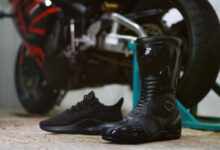 10 Rekomendasi Sepatu Touring Terbaik untuk Perjalanan Jauh, Nyaman & Tahan Lama