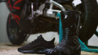 10 Rekomendasi Sepatu Touring Terbaik untuk Perjalanan Jauh, Nyaman & Tahan Lama