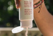 10 Rekomendasi Sunscreen Terbaik untuk Mengatasi Flek Hitam Secara Efektif