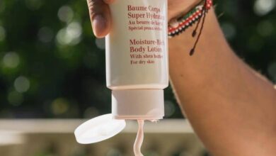 10 Rekomendasi Sunscreen Terbaik untuk Mengatasi Flek Hitam Secara Efektif