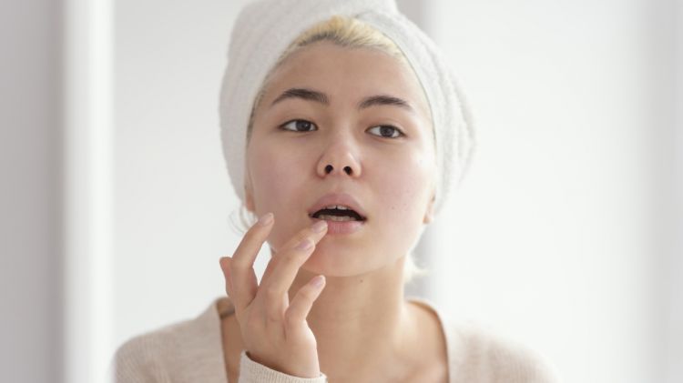 17 Rekomendasi Lip Serum Atasi Bibir Hitam, Cerahkan dan Lembapkan Mulai Rp27 Ribu