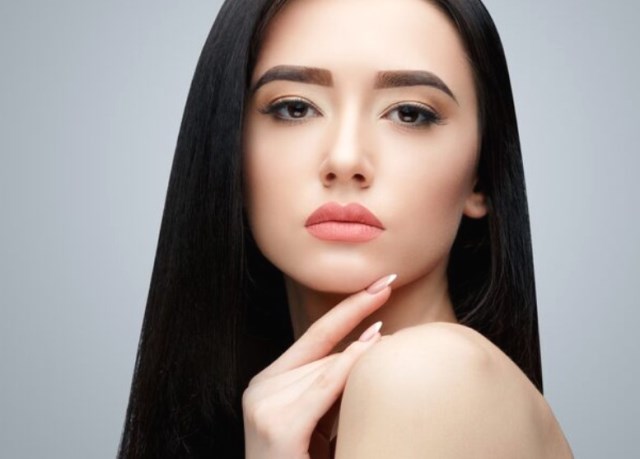 4 Rekomendasi Basic Skincare Aman untuk Kulit Sensitif dan Bruntusan, Simak Pilihannya!