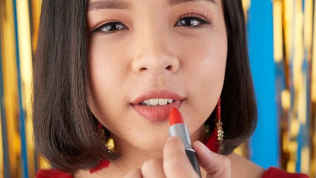 5 Lipstik Warna Coral Terbaik untuk Tampilan Wajah Lebih Segar dan Cerah