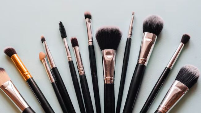 5 Rekomendasi Brush Makeup Terbaik untuk Tampil Flawless dan Profesional