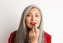 7 Lipstik Ber-Moisturizer Terbaik untuk Wanita Usia 40 Tahun ke Atas: Rekomendasi Terbaru