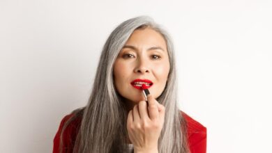 7 Lipstik Ber-Moisturizer Terbaik untuk Wanita Usia 40 Tahun ke Atas: Rekomendasi Terbaru