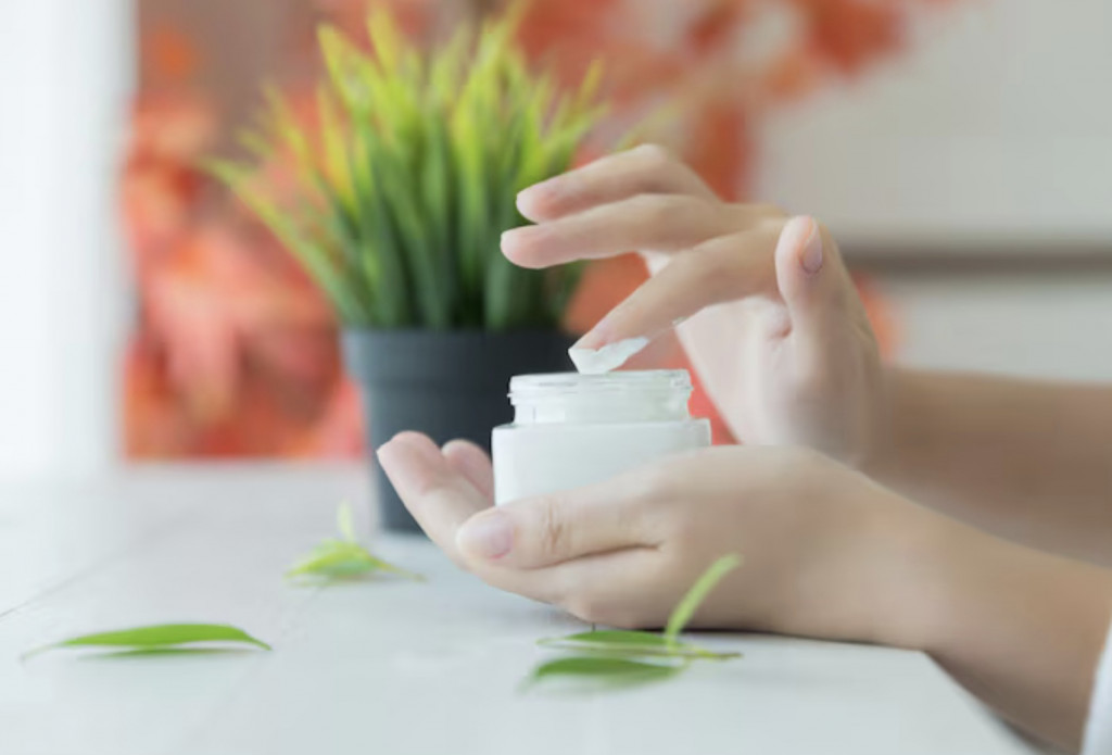 7 Rekomendasi Day Cream Terbaik untuk Usia 30 Tahun ke Atas, Bikin Kulit Lebih Cerah