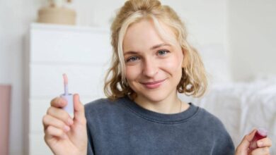 8 Rekomendasi Lip Serum BPOM Terbaik yang Aman dan Efektif untuk Merawat Bibir Sehat