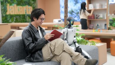 Oppo Hadirkan Flagship Store Futuristik dengan Robot AI sebagai "Third Living Space"