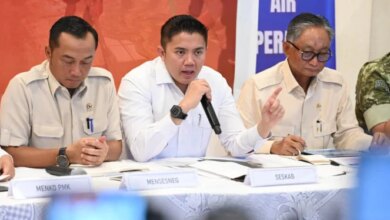 Pemerintah Dinilai Lamban Hadapi Bencana Sumatera, Seskab Teddy Berikan Penjelasan Menarik!