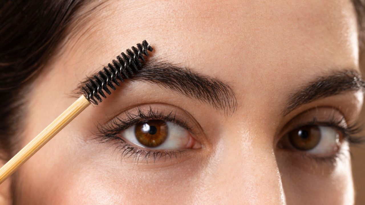 Rahasia Membentuk Alis Simetris dan Natural yang Memikat: Teknik Alis Seimbang Terbukti