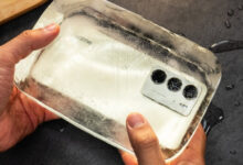 Realme C75 Dibekukan dalam Es, Tetap Hidup! Garansi Anti Air Bikin Kejutan