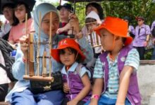 Tantangan Parenting di Era Digital: Kewalahan Orang Tua Menghadapi Dunia Maya Modern