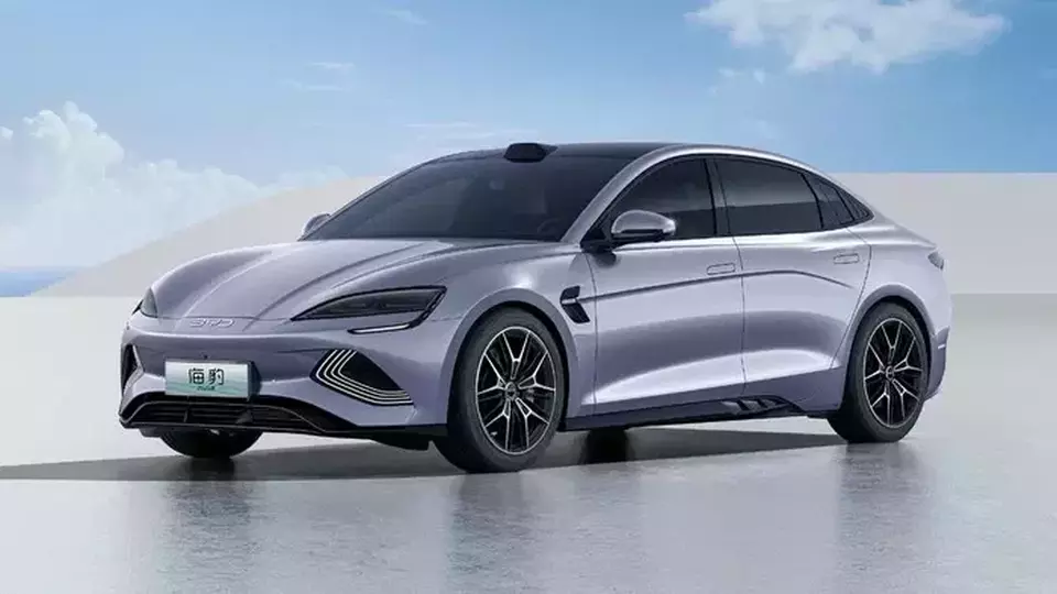 Wajib Dilirik, Inilah 8 Mobil Listrik Sedan Paling Elegan dan Canggih di Indonesia